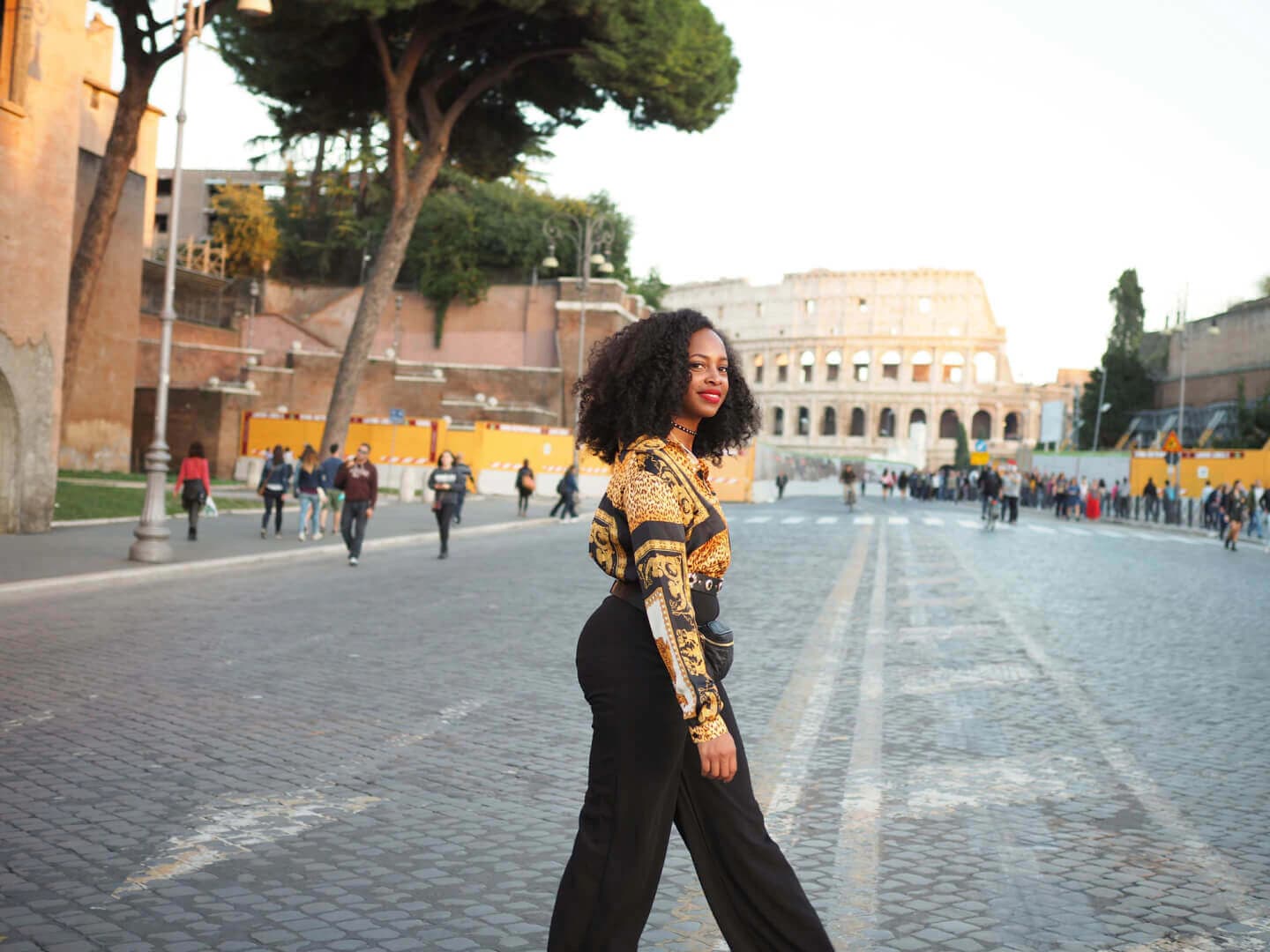 Solo traveller outfit inspiration for an Italy portrait session