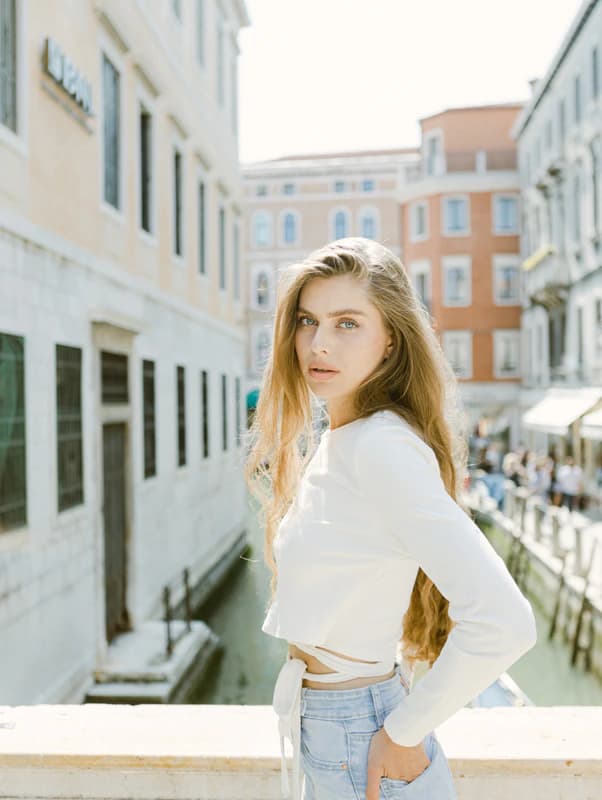 Solo Traveler photoshoot in Italy