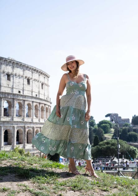 Solo Traveler photoshoot in Italy